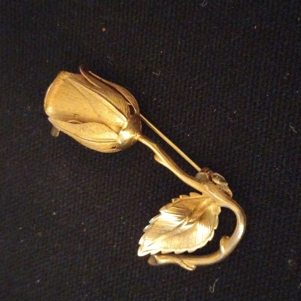 Vintage Giovanni Gold Tone Rose Brooch